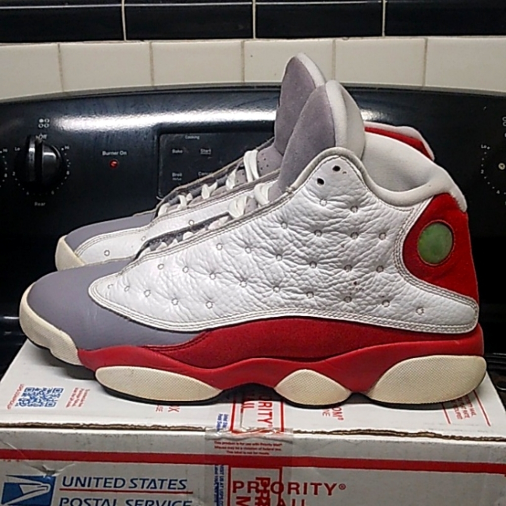 Air Jordan 13 retro (grey toe) size 9.5 M/11 W (2014 release)